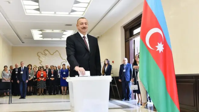 İlham Əliyev səs verir