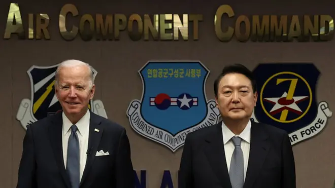 22일 오산 공군작전사령부 항공우주작전본부를 방문한 윤석열 대통령과 바이든 미국 대통령