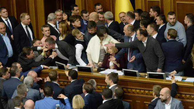 Противники законопроекту щодо Донбасу зірвали його розгляд