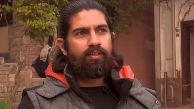 حال ہی میں پاکستانی فوٹو گرافر مبین انصاری کی نئی کتاب منظرعام پر آئی ہے جس میں انھوں نے پاکستان میں بسنے والی اقلیتوں کی زندگیوں کی عکس بندی کی ہے۔