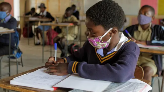 Barattuu Zimbaabuwee maaskii kaawwatte