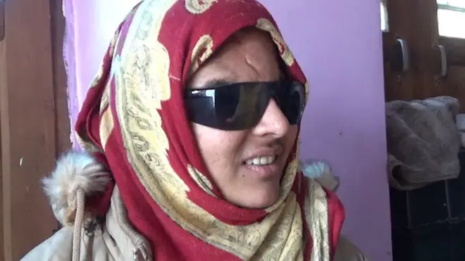 انشا مشتاق ان اکیس افراد میں سے ایک ہیں جو چھرے والی بندوق کے نشانےمیں زخمی ہو گئی تھیں