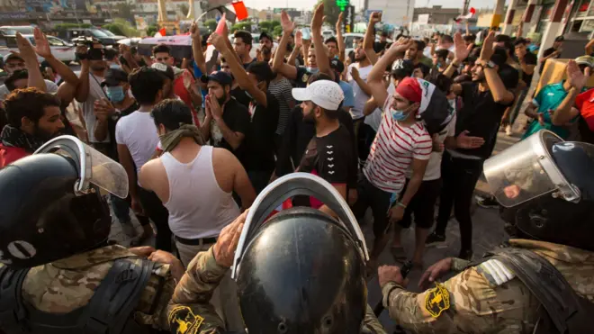 شهدت مدن عدة جنوبي العراق تظاهرات احتجاجا على تفشي البطالة والفساد وسوء الخدمات الحكومية