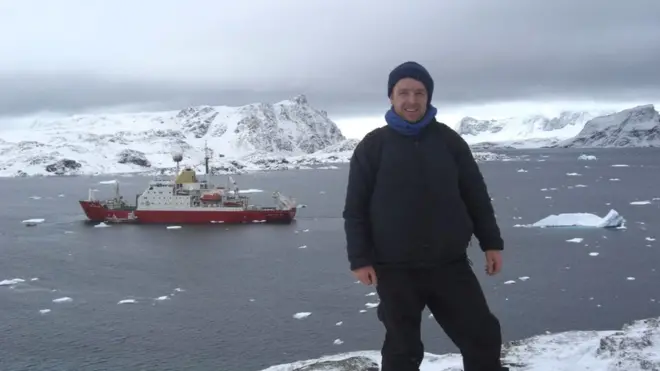 30 років криголам "RRS James Clark Ross" був домом для сотень британських вчених. Тепер він зветься "Ноосфера" і стане "плавучою інституом" для українських вчених