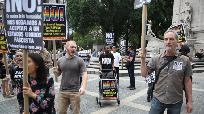 بعض المحتجين خرجوا في مسيرة ضد قرار المحكمة