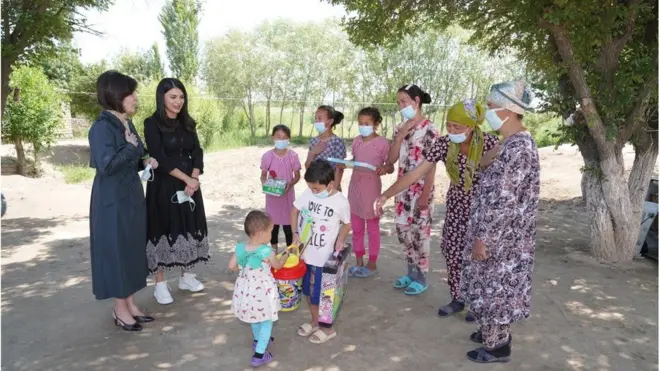 Ҳайит арафасида Зироатхон Мирзиёева Сардобада бўлиб, жабр кўрган аҳоли вакиллари билан мулоқот қилган