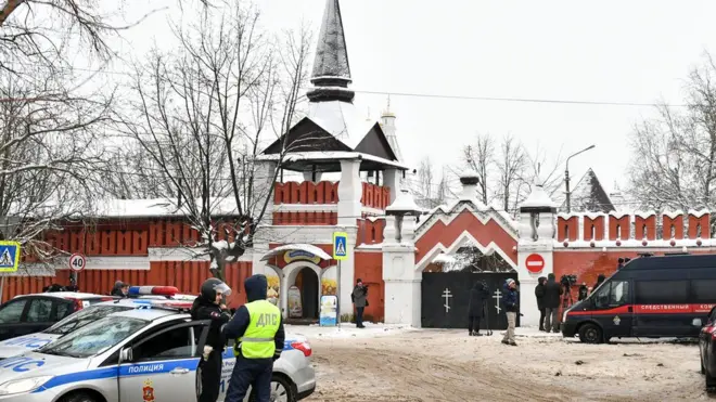 полиция и СК у серпуховского Введенского Владычного женского монастыря