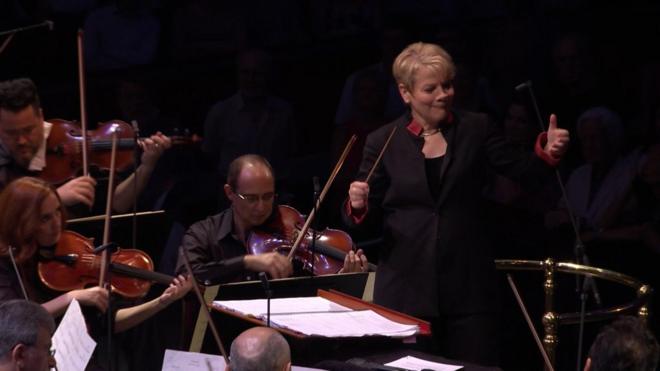 Orquestra Sinfônica do Estado de São Paulo regida por Marin Alsop.