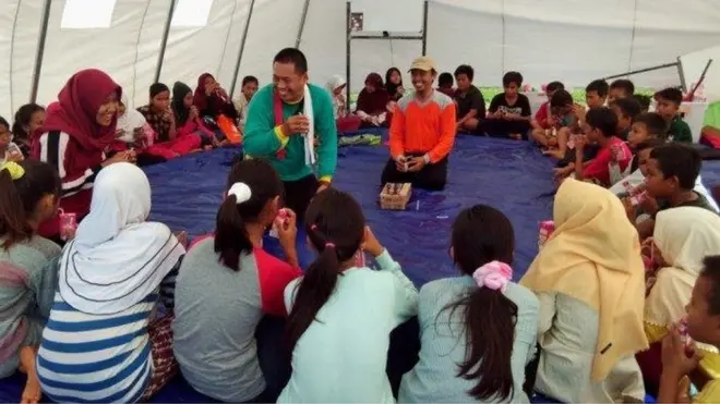 Hari pertama sekolah di pengungsian GOR Kalianda, Lampung Selatan