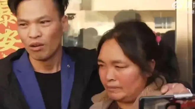 Li Jingwei pictured with his mother