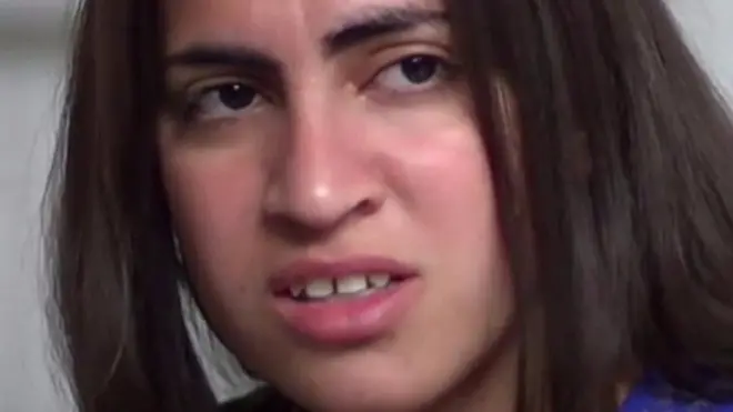 اخلاص په ۱۴ کلنۍ د "اسلامي دولت" نومې ډلې له خوا نیول شوې او دغې ډلې ټیک شپږ میاشتې د سکس مینځې په توګه ګټه ترې اخیستې، چې بالاخره پای کې په تېښته بریالۍ شوې ده.