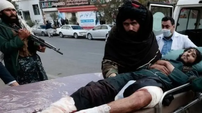 2 नवंबर को काबुल में हुए धमाके में घायल एक तालिबान लड़ाका