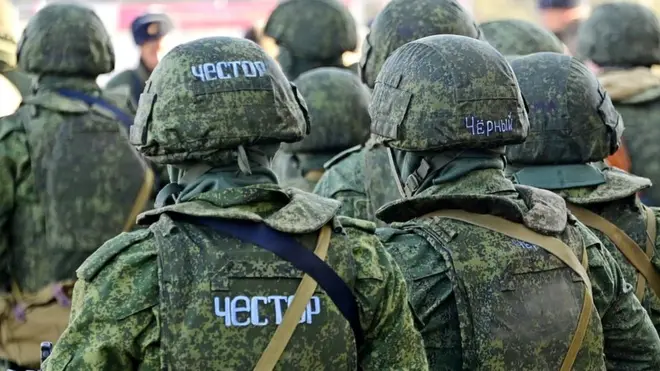 Военнослужащие, призванные из запаса, во время боевой подготовки в составе подразделений на территории окружного учебного центра на полигоне Песчанка. Президент РФ Владимир Путин 21 сентября подписал указ о проведении в стране частичной мобилизации