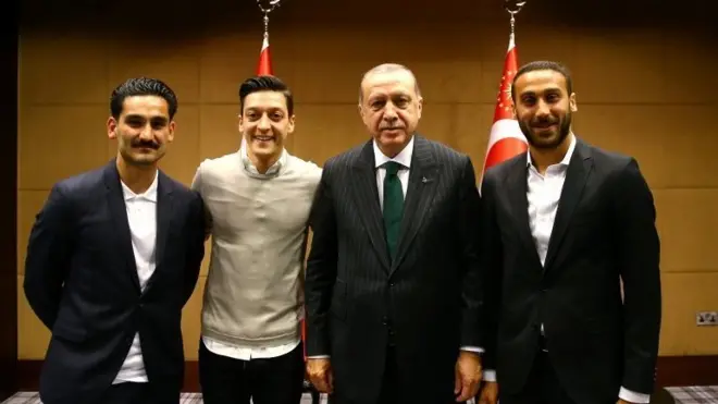 İlkay Gündoğan, Mesut Özil, Cumhurbaşkanı Recep Tayyip Erdoğan ve Cenk Tosun