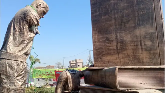 نامعلوم افراد نے ٹیچر کا ہاتھ اور طالبہ کا سر توڑ کر الگ کر دیے