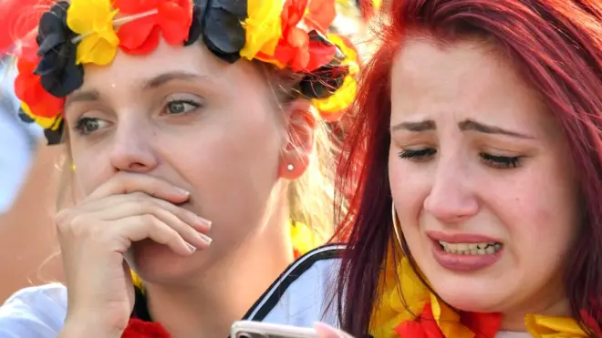 Болельщицы немецкой сборной грустят