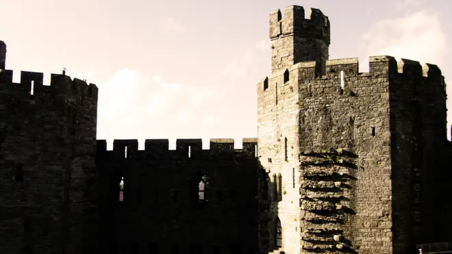 Замок Карнарвон в Уэльсе, место рождения Эдуарда II