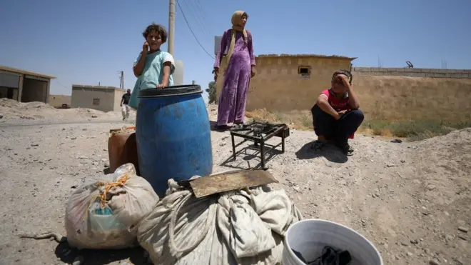 أهل الرقة لم يبق لهم شيء يعودون من أجله إلى ديارهم حسب منظمات الإغاثة