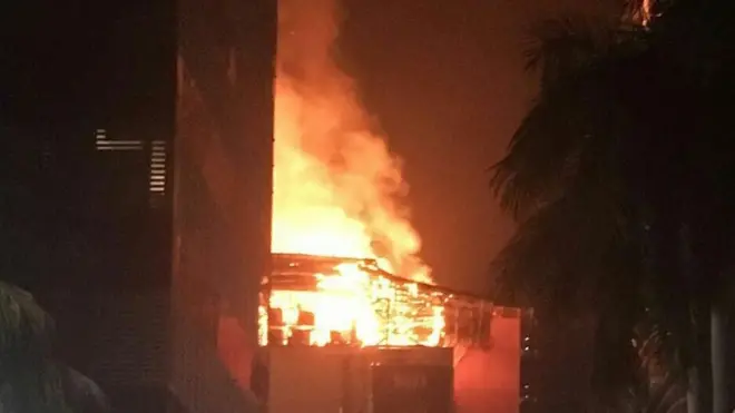 భవనం పై అంతస్తులో ఉన్న పబ్‌లో అగ్నిప్రమాదం