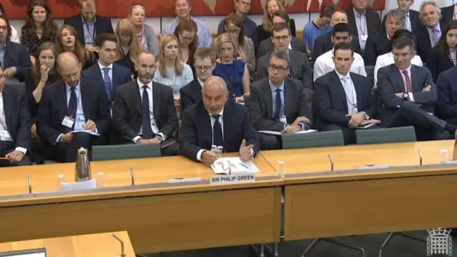 2016年6月，格林爵士就BHS資不抵債破產而他卻在持股15年中分紅4億英鎊回答英國議會的質詢。