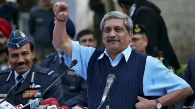 اس بیان کے حوالے سے بعض حلقوں نے سابق وزیرِ دفاع کو تنقید کا نشانہ بنایا ہے۔