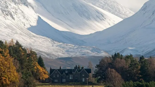 Escondido entre las montañas, Drumintoul Lodge parece un lugar sorprendente para entrenar a espías y miembros de la resistencia.