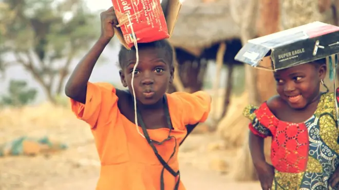 pikin dey play for street