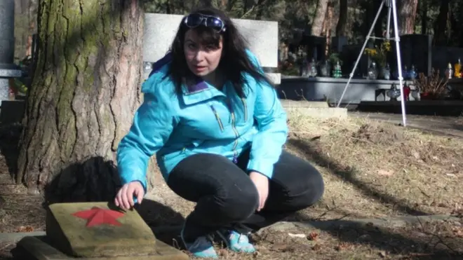 В Польше Екатерина Цивильска состояла в обществе "Курск", которое ухаживает за советскими военными кладбищами