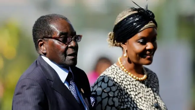 الرئيس الزيمبابوي روبرت موغابي وزوجته غريس