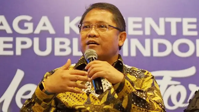 Dalam sebuah video singkat yang viral, Menkominfo Rudiantara terlihat bertanya pada seorang aparatur sipil negara, siapa yang menggajinya, dan memicu pembahasan ramai di kalangan warganet.