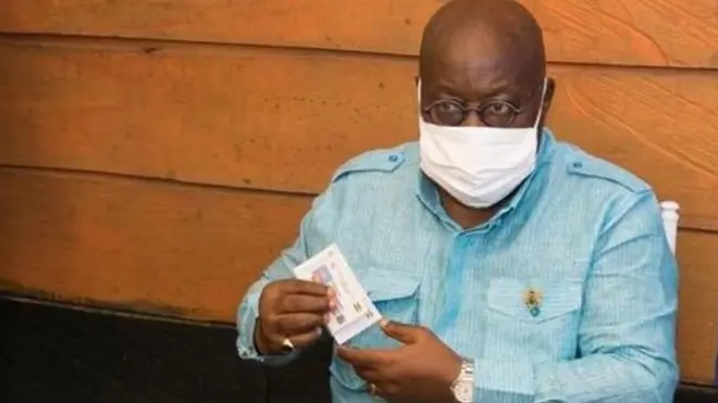 President Akufo-Addo wit im new voters card