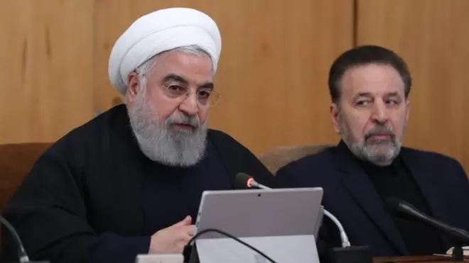Em resposta a Trump, que ameaçou atacar 52 alvos iranianos em referência ao número de americanos feitos reféns na embaixada dos EUA em Teerã em 1979, o presidente do Irã disse que é preciso lembrar do número 290- quantidade de pessoas mortas pela derrubada de um avião comercial iraniano em 1988
