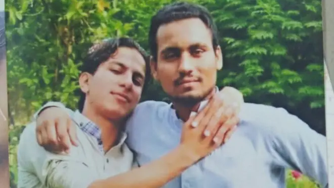 لاپتہ ہونے والوں میں حمزہ علی (دائیں) اور حسنین (بائیں) بھی شامل ہیں