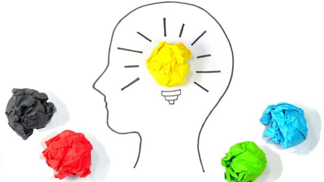 Ilustraçãojogo da memória online infantiluma cabeça com lâmpada feitajogo da memória online infantilpapel amassado dentro