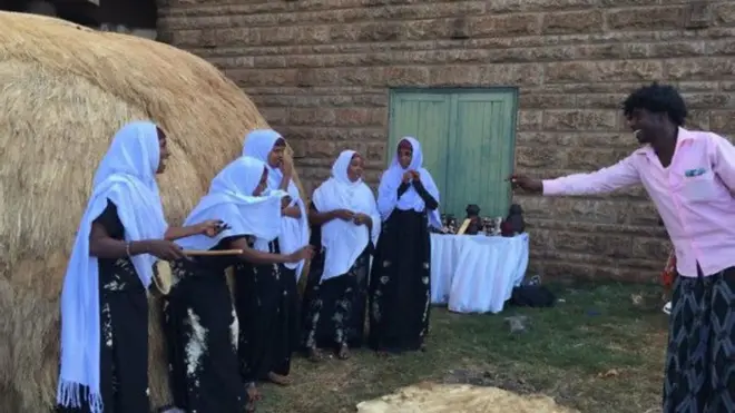 Soomali xuseysa todobadka hidaha iyo dhaqanka.