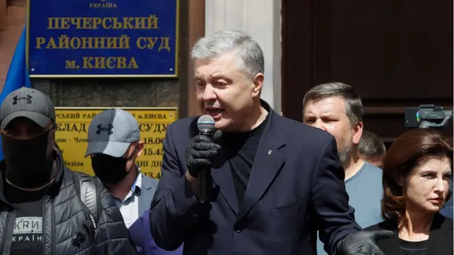 Петр Порошенко говорит, что одна из причин активизации дел против него, - это то, что он является главным конкурентом Владимира Зеленского в президентских рейтингах