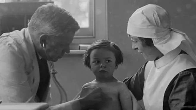 許多國家在20世紀20年代創建或改建了衛生部門。