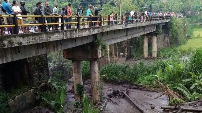 Badan Nasional Penanggulangan Bencana (BNPB) memperkirakan "banjir lahan dingin ini akan meningkat" karena faktor intensitas hujan di sekitar Gunung Agung yang juga meningkat.