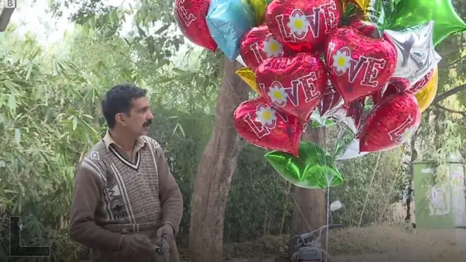 Bóng bay vắng khách trong dịp Valentine ở Pakistan