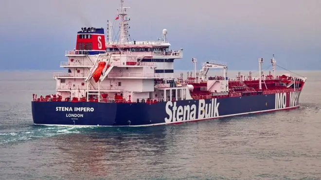 "斯坦納帝國號"（Stena Impero）雖然懸掛英國國旗，但由瑞典公司所有。