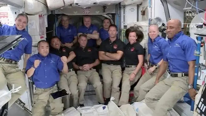 فضانوردان ایستگاه بین‌المللی فضایی یک دست لباس را به مدت طولانی می‌پوشند