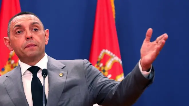 Aleksandar Vulin: od policijske uniforme do šinjela tajne službe
