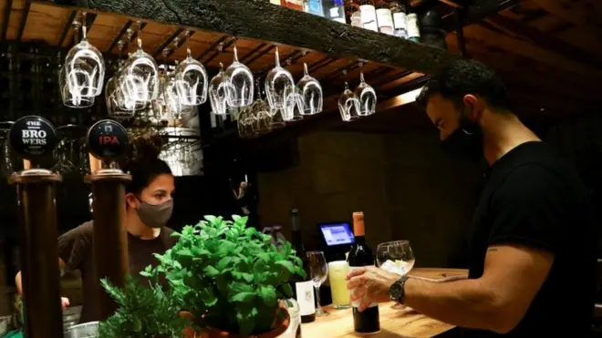 كافيتيريا في لندن ومشروبات