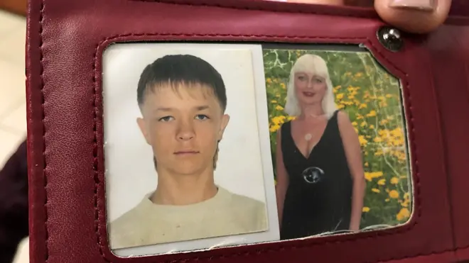 Детскую фотографию своего сына Елена Богатова всегда носит с собой. Женщина говорит, что сделает все возможное, чтобы доказать невиновность своего сына