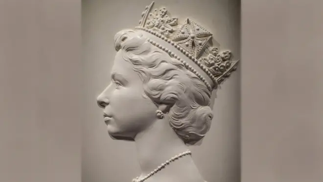 Kraljičin gipsani odliv koji je napravio Arnold Mečin