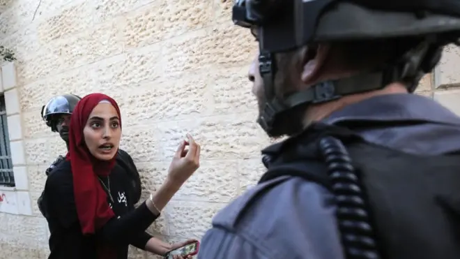 Palestinian woman argues with Israeli policeman