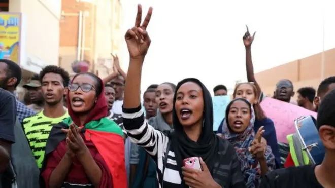 جاء القرار استجابة إلى احتجاجات طلابية في عدة مدن من بينها العاصمة الخرطوم