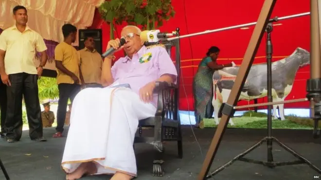 'විවිධ දේශපාලන පක්ෂ මතුකරමින් සිටින පරස්පර විරෝධී අදහස් ගැන නොසලකා හරින්න'