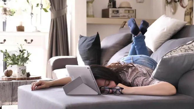 Сон перед екраном