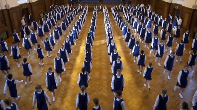 مدرسة ماسونية تمارس تقليدا منذ أكثر من 200 عام